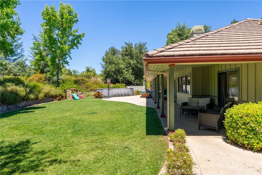 1380 Shane Templeton, CA 93465