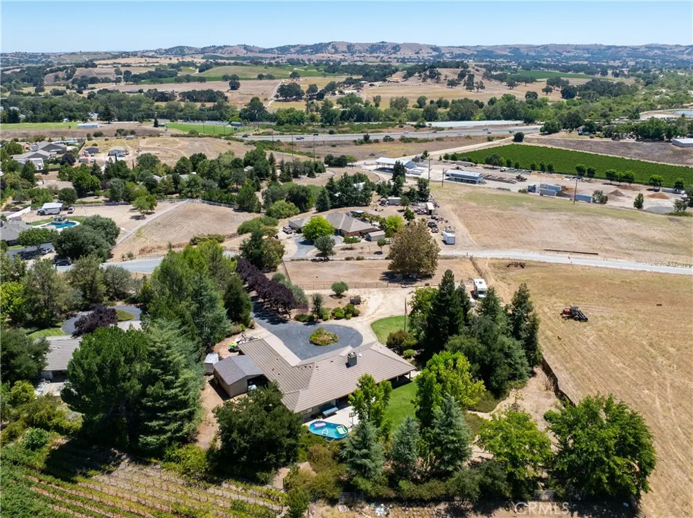 1380 Shane Templeton, CA 93465