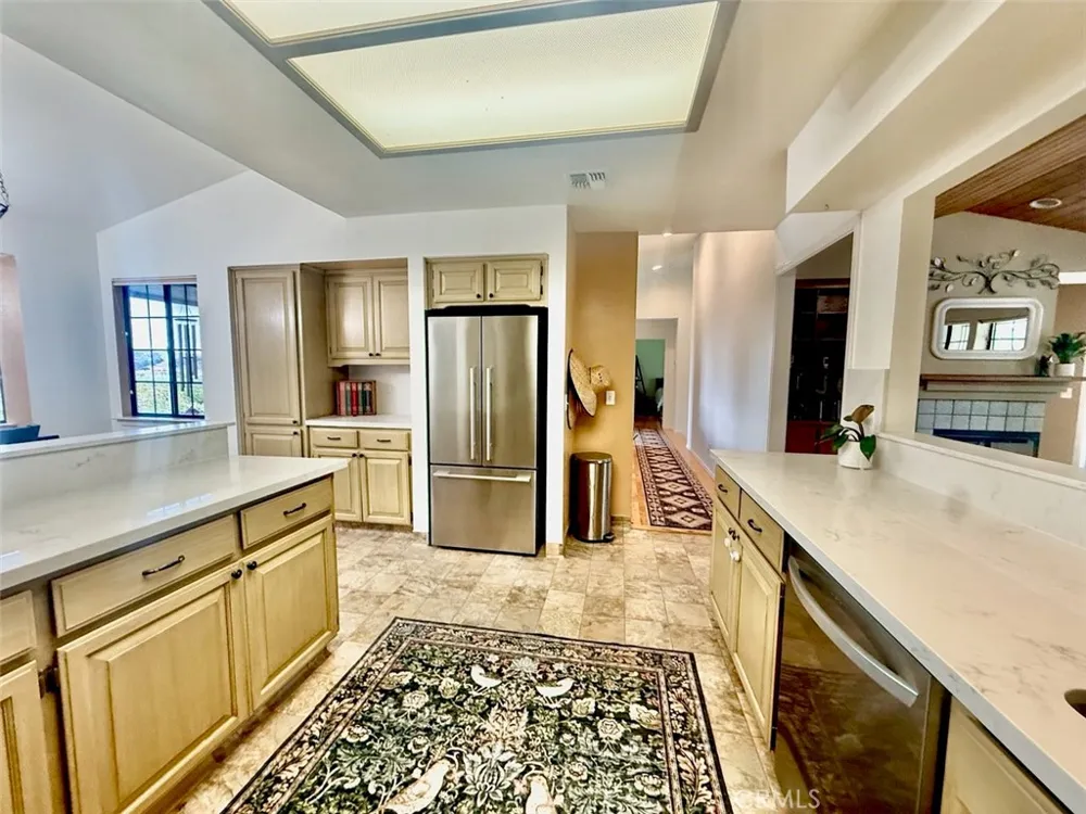1380 Shane Templeton, CA 93465