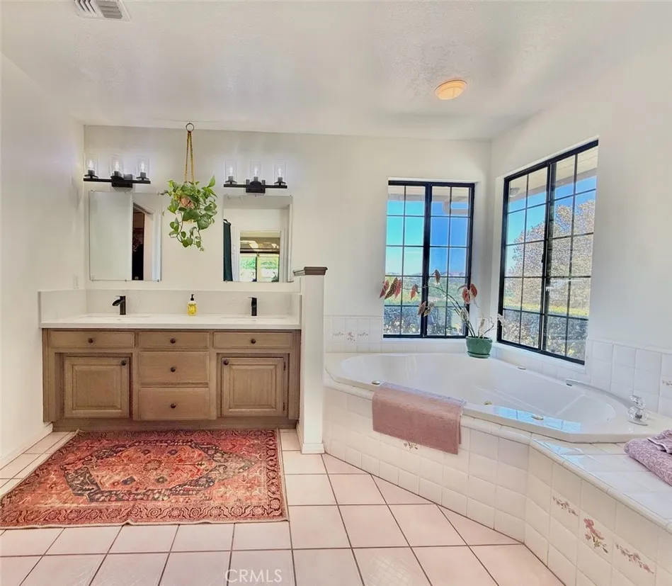 1380 Shane Templeton, CA 93465