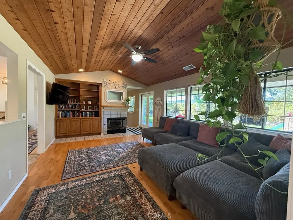 1380 Shane Templeton, CA 93465