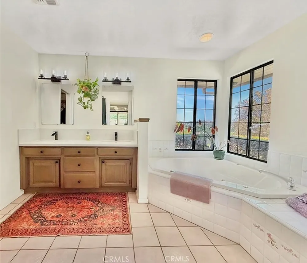 1380 Shane Templeton, CA 93465