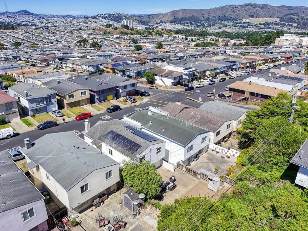 725 Clarinada Avenue Daly City, CA 94015