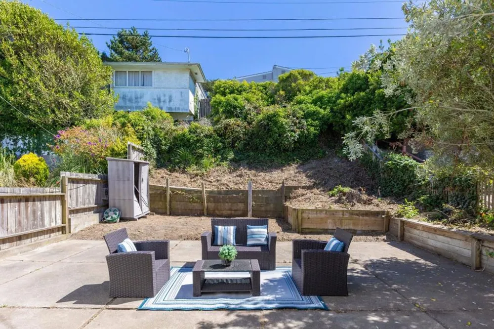 725 Clarinada Avenue Daly City, CA 94015