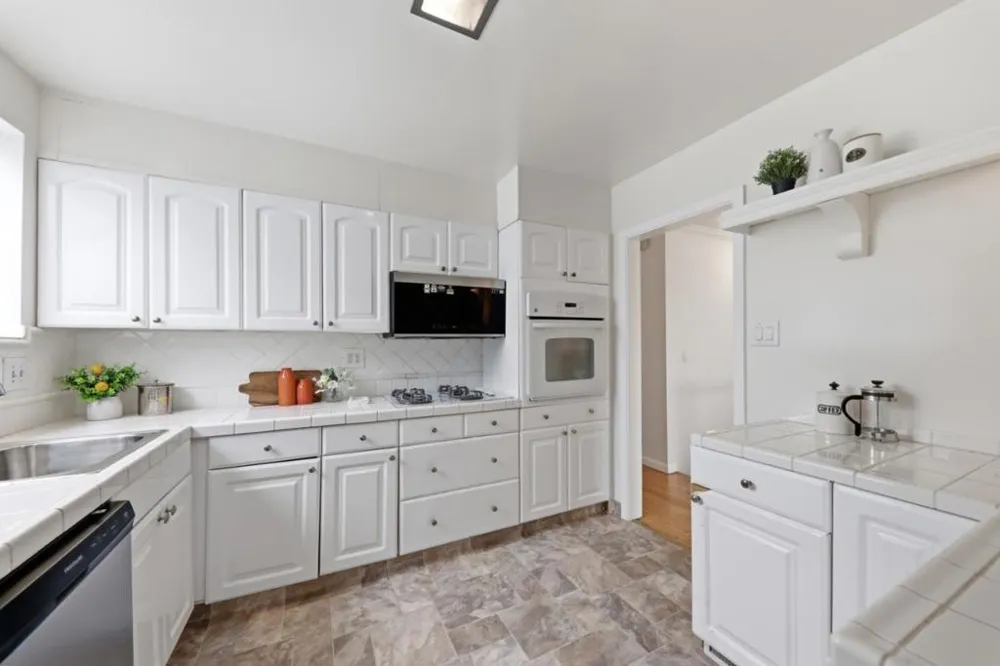 725 Clarinada Avenue Daly City, CA 94015