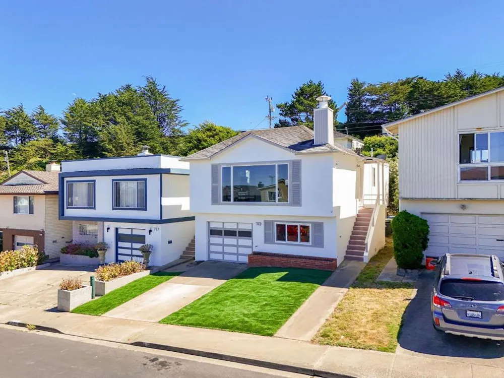 725 Clarinada Avenue Daly City, CA 94015