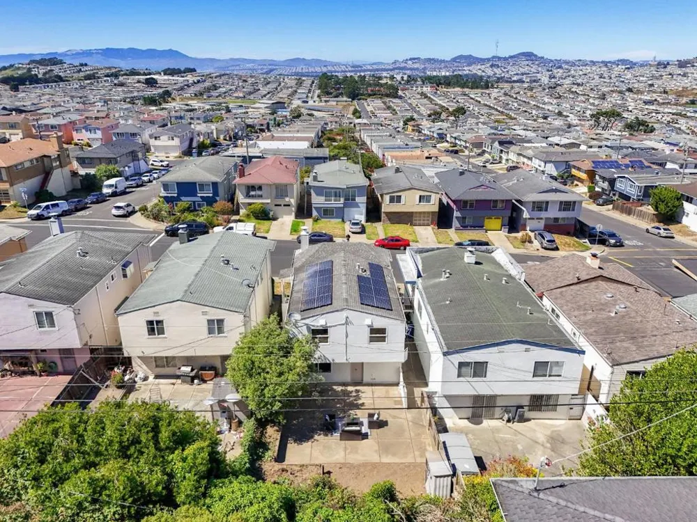 725 Clarinada Avenue Daly City, CA 94015