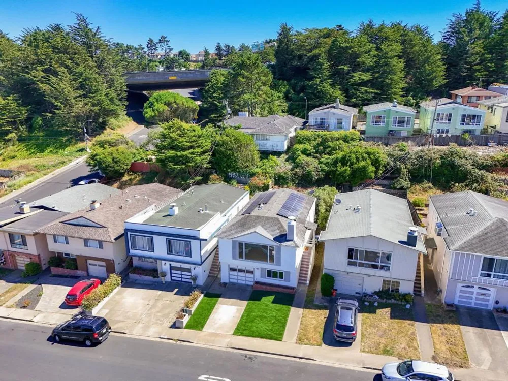 725 Clarinada Avenue Daly City, CA 94015