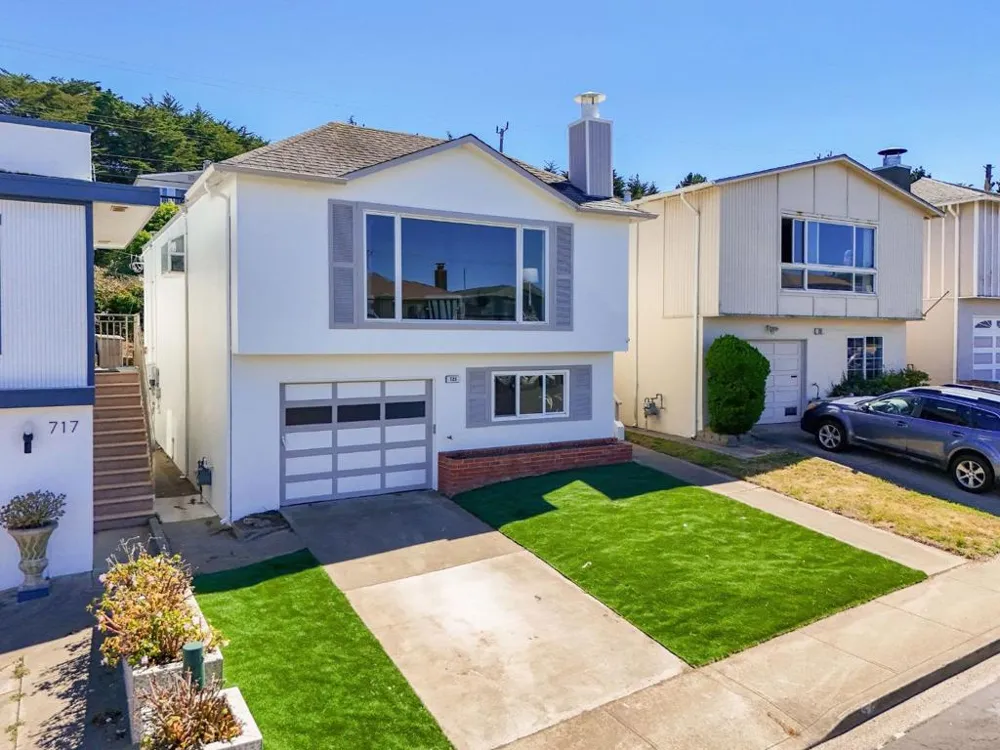 725 Clarinada Avenue Daly City, CA 94015