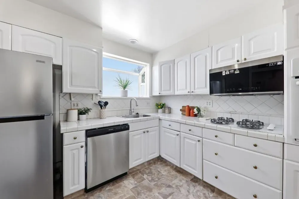 725 Clarinada Avenue Daly City, CA 94015