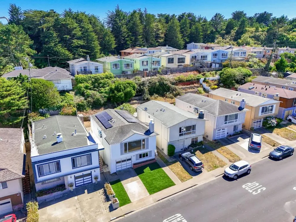 725 Clarinada Avenue Daly City, CA 94015