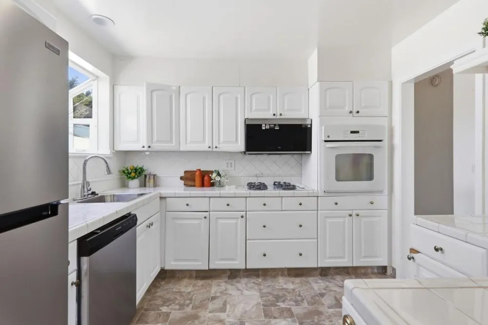 725 Clarinada Avenue Daly City, CA 94015