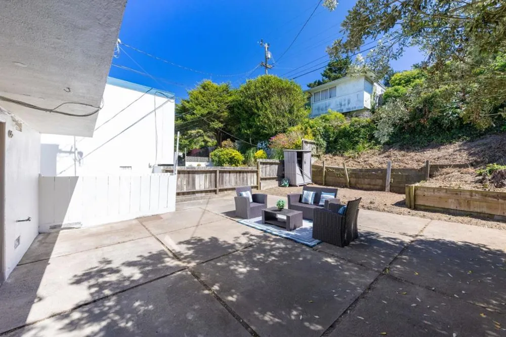 725 Clarinada Avenue Daly City, CA 94015