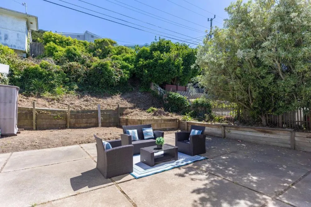 725 Clarinada Avenue Daly City, CA 94015