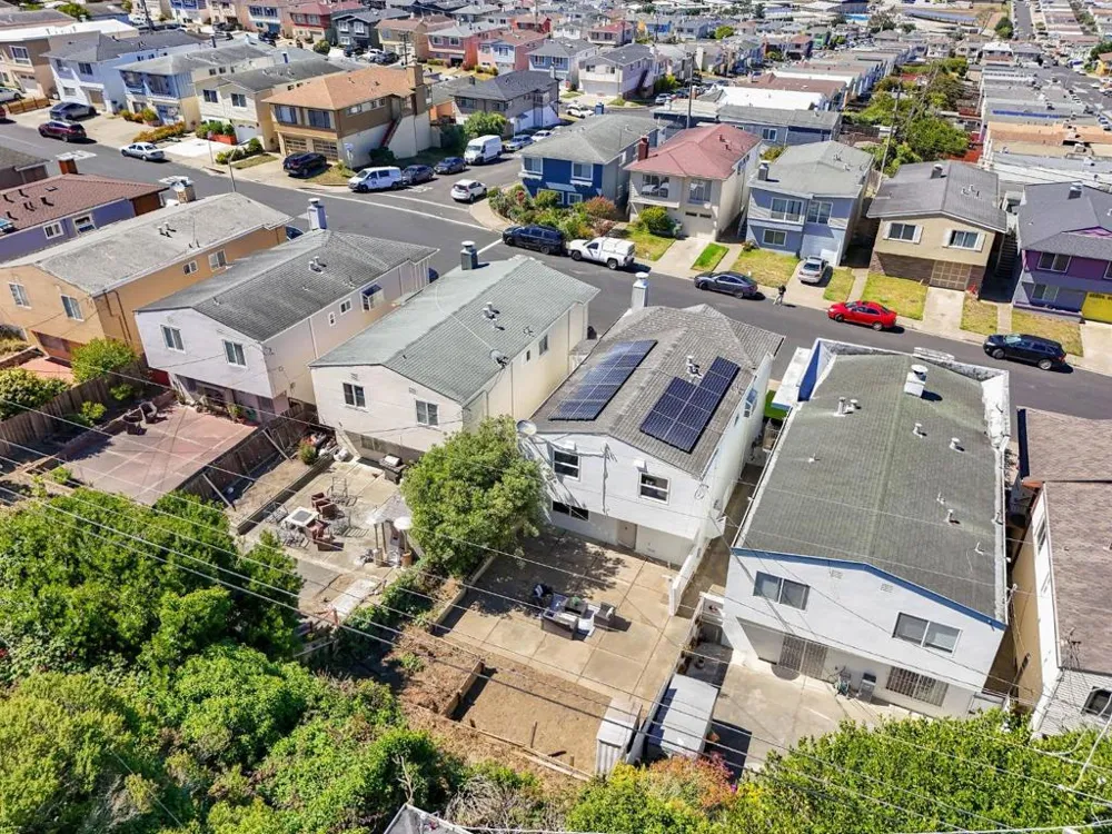 725 Clarinada Avenue Daly City, CA 94015