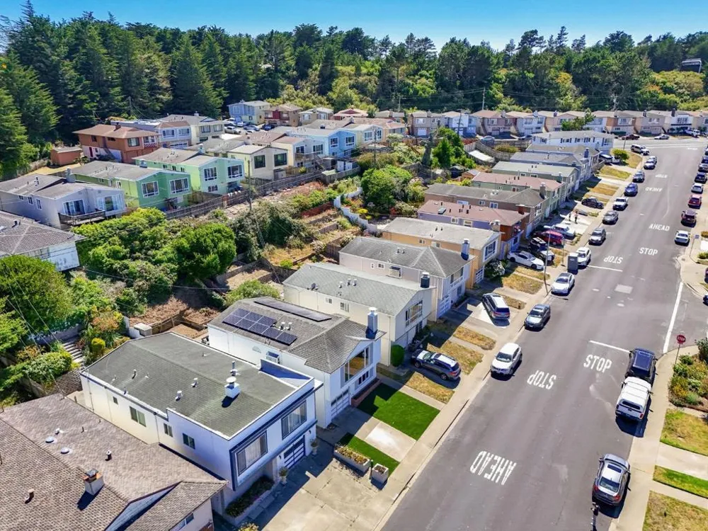 725 Clarinada Avenue Daly City, CA 94015