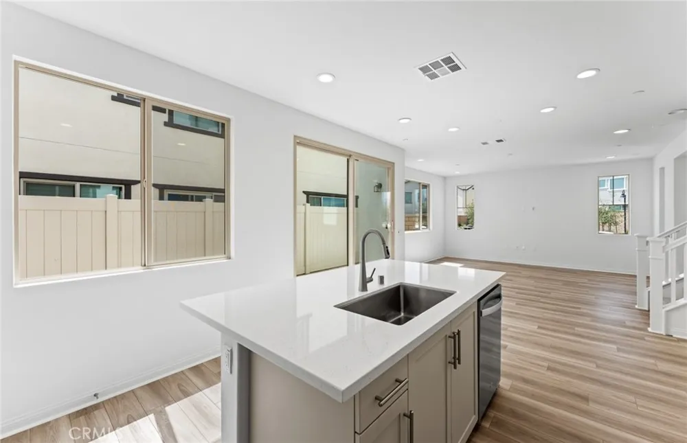 4234 East Flutter Privado Ontario, CA 91761