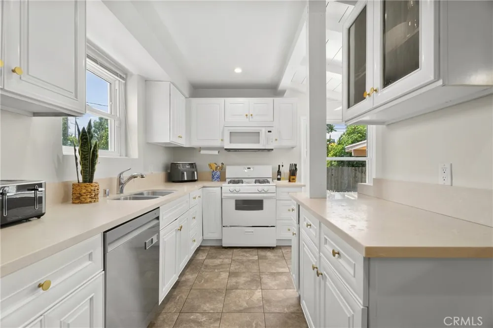 20310 Londelius Winnetka, CA 91306