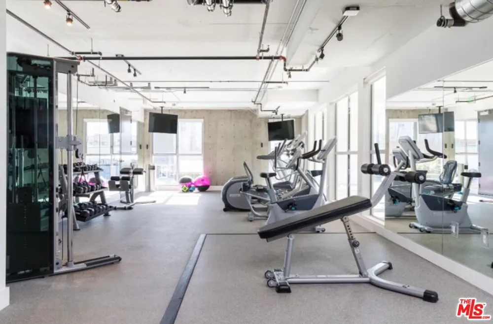 4210 Del Rey Avenue #417 Marina del Rey, CA 90292