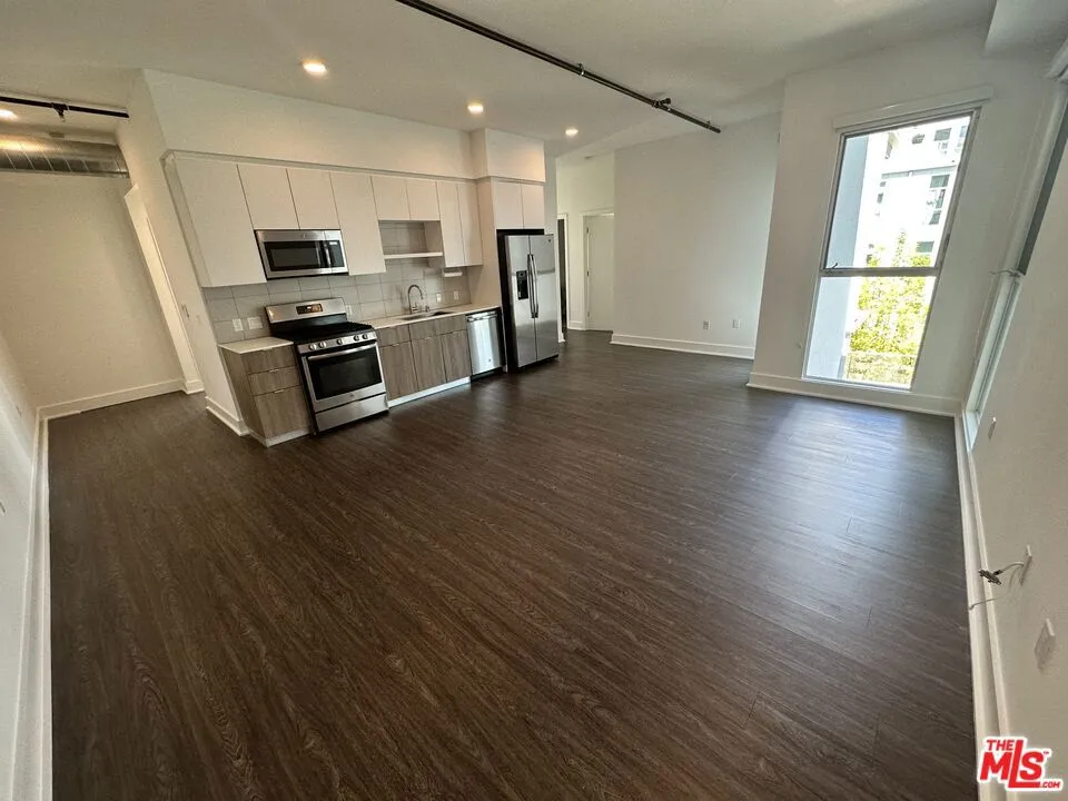 4210 Del Rey Avenue #417 Marina del Rey, CA 90292