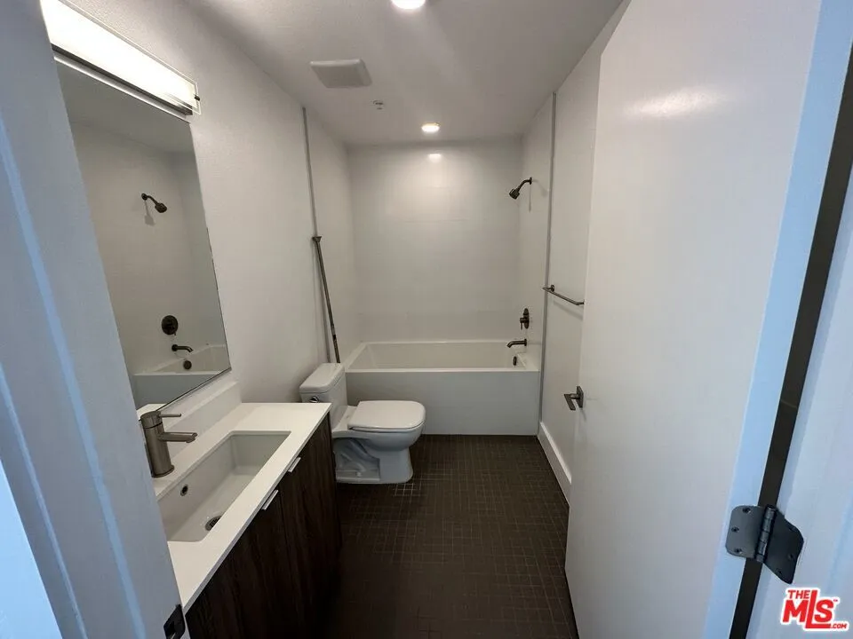 4210 Del Rey Avenue #417 Marina del Rey, CA 90292