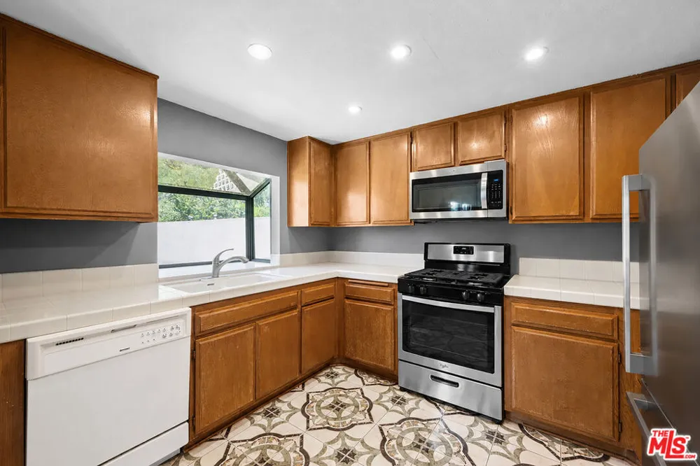26331 Rainbow Glen Drive #239 Santa Clarita, CA 91321