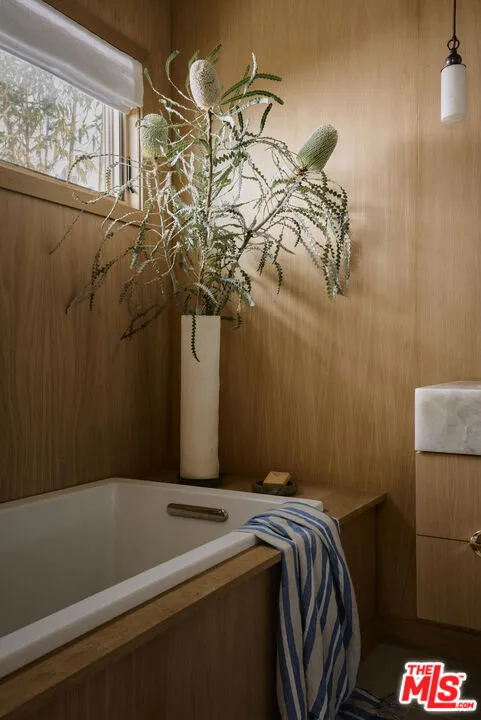 867 Berkeley Street Santa Monica, CA 90403