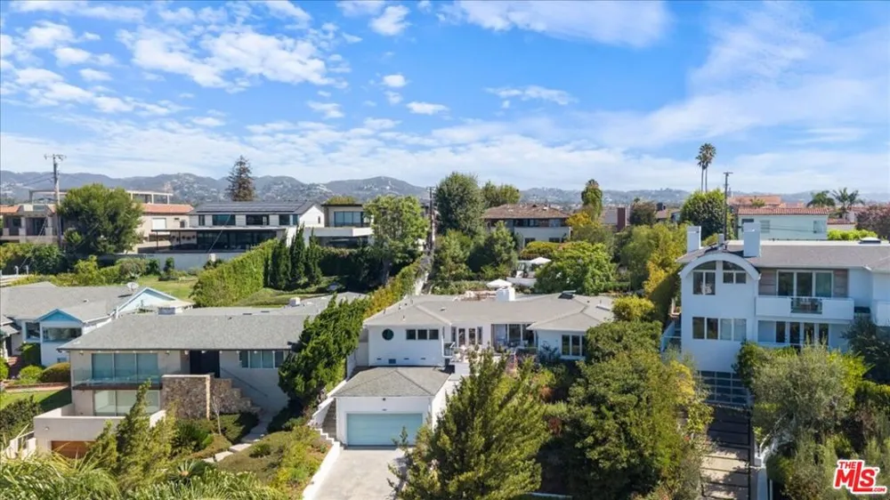 867 Berkeley Street Santa Monica, CA 90403