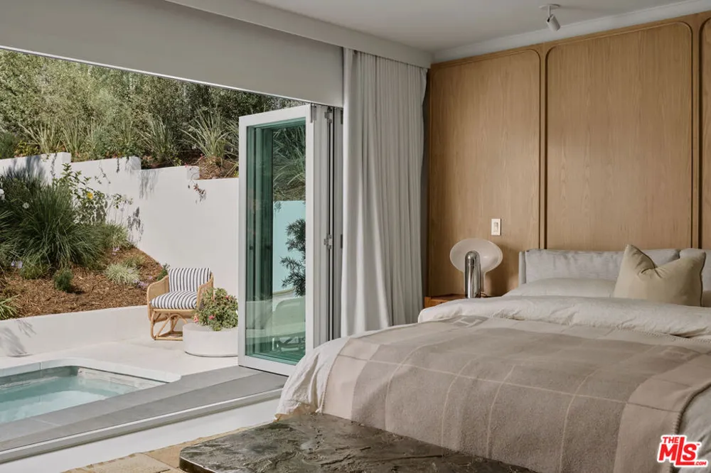 867 Berkeley Street Santa Monica, CA 90403