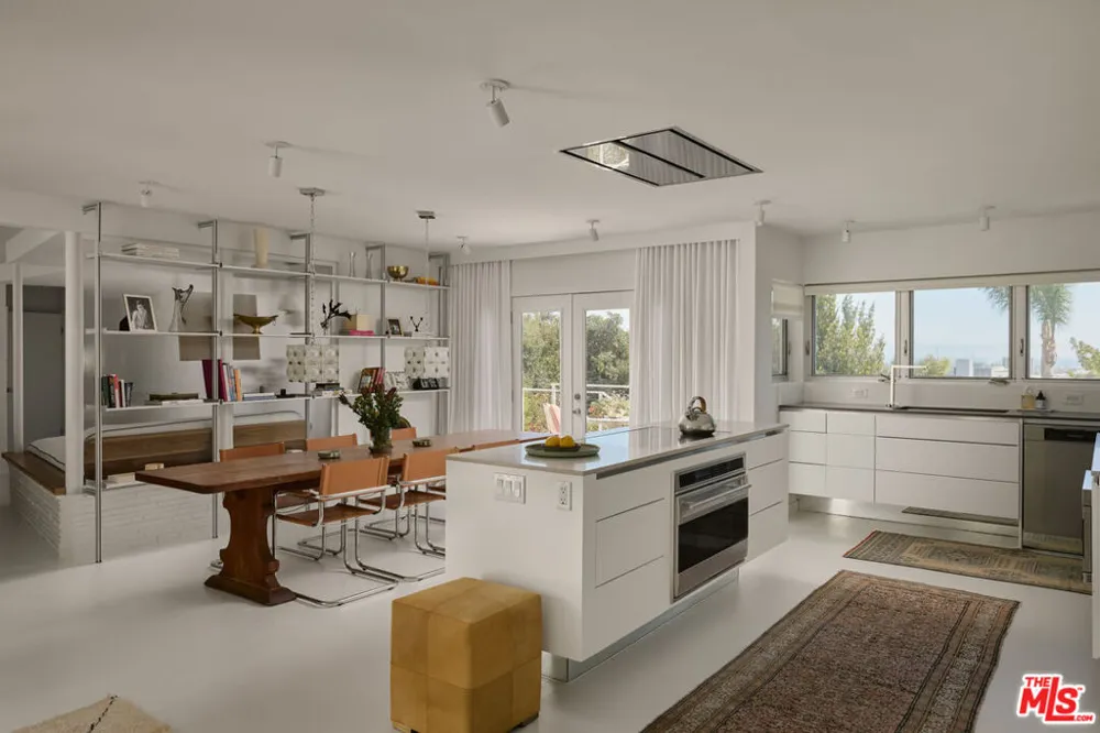 867 Berkeley Street Santa Monica, CA 90403