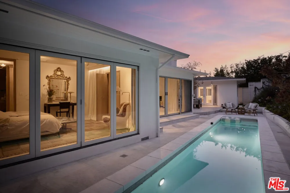 867 Berkeley Street Santa Monica, CA 90403