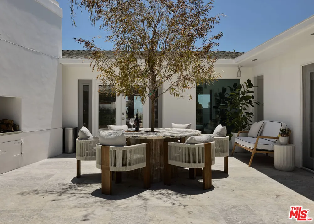 867 Berkeley Street Santa Monica, CA 90403