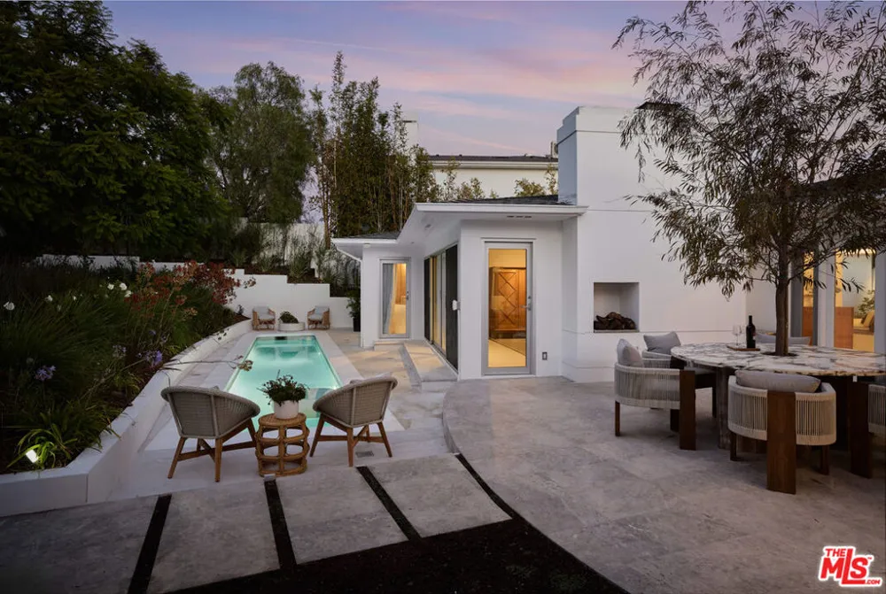 867 Berkeley Street Santa Monica, CA 90403
