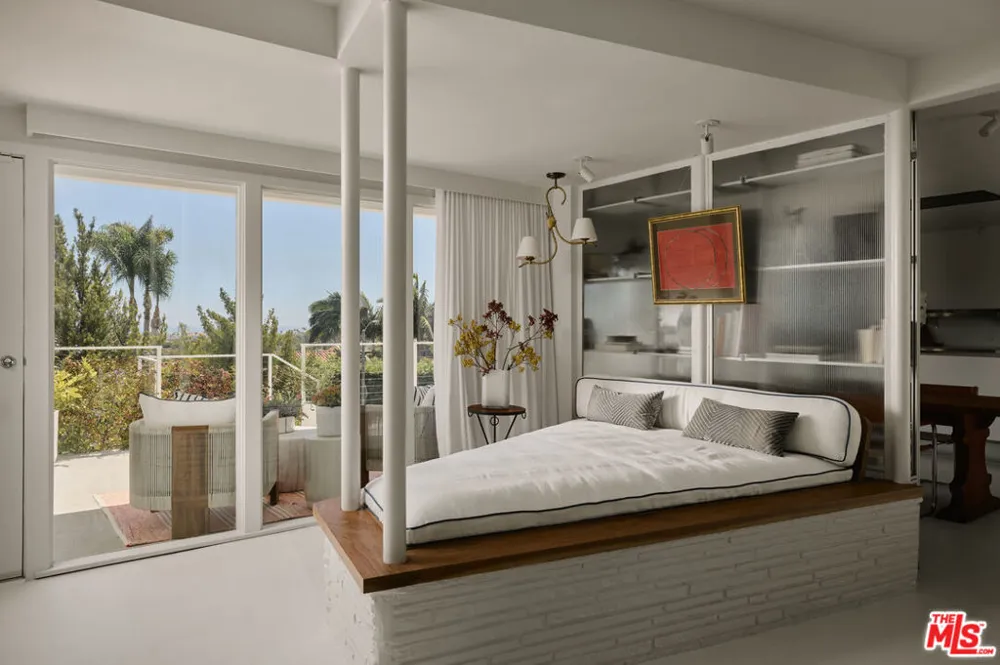 867 Berkeley Street Santa Monica, CA 90403