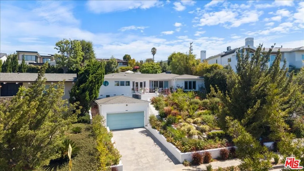 867 Berkeley Street Santa Monica, CA 90403