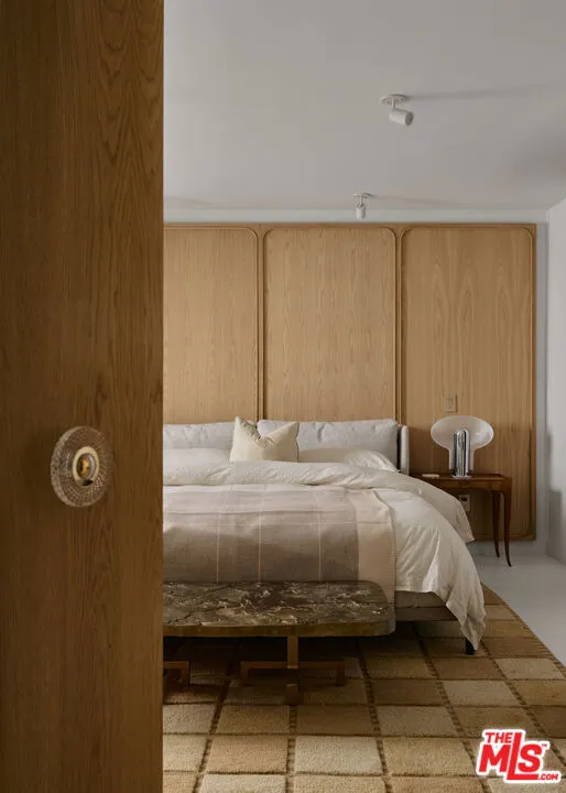 867 Berkeley Street Santa Monica, CA 90403