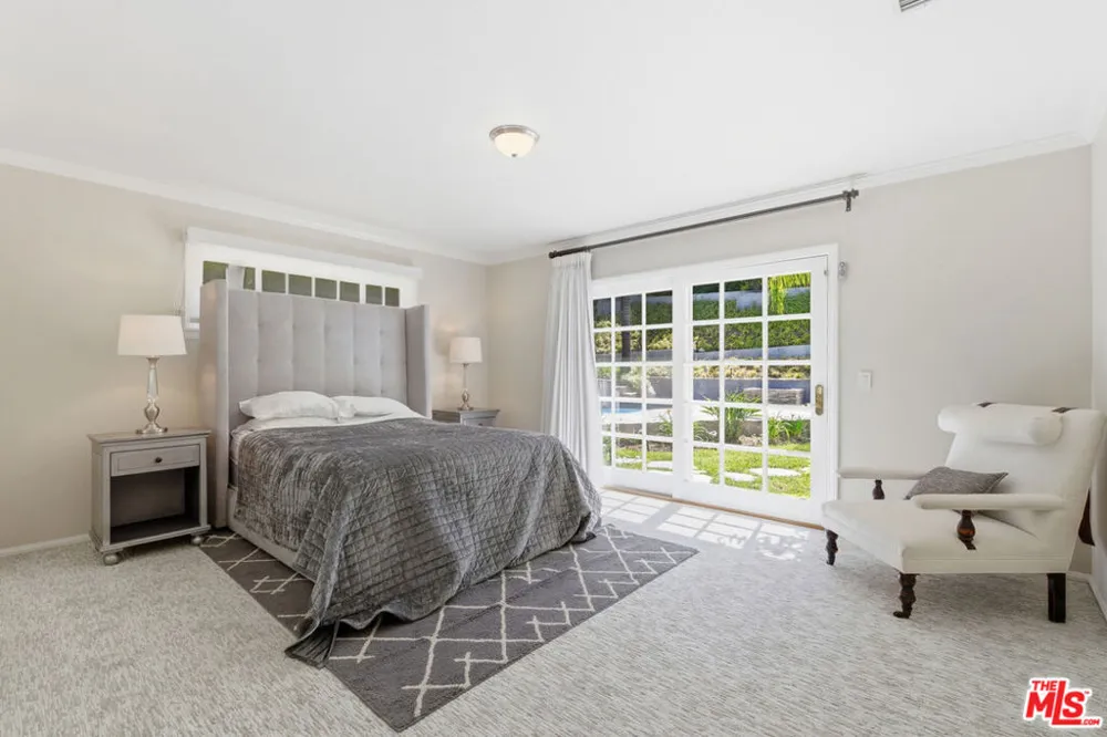 3690 Crownridge Drive Sherman Oaks, CA 91403