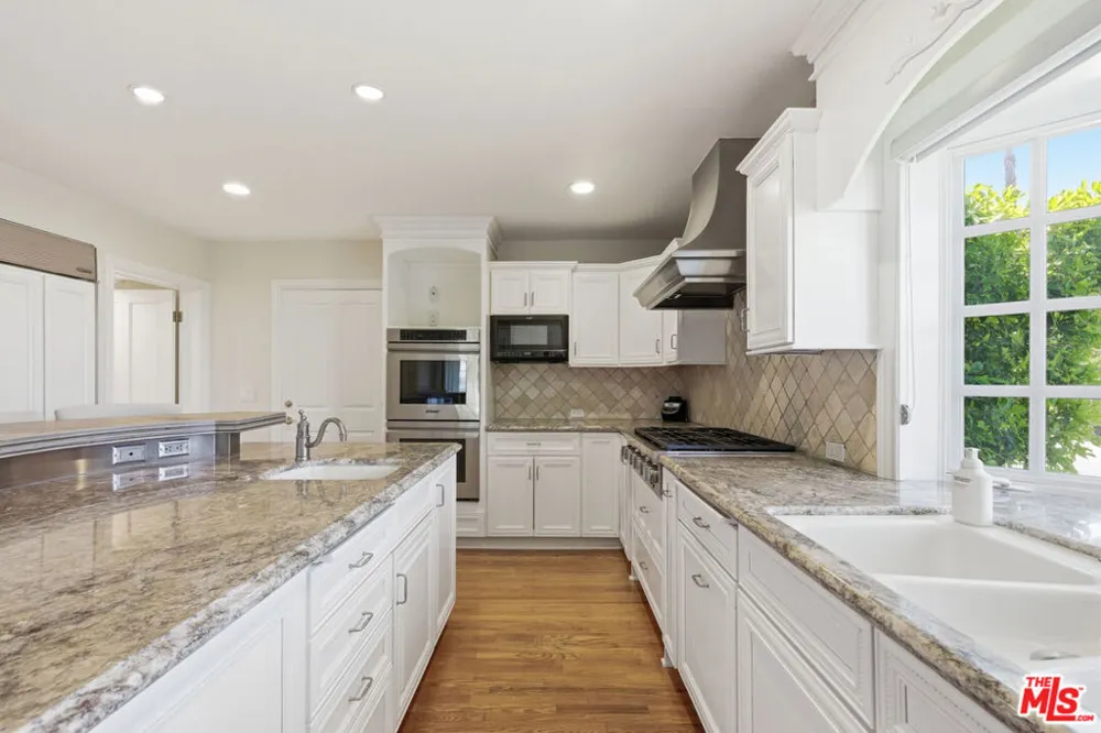 3690 Crownridge Drive Sherman Oaks, CA 91403