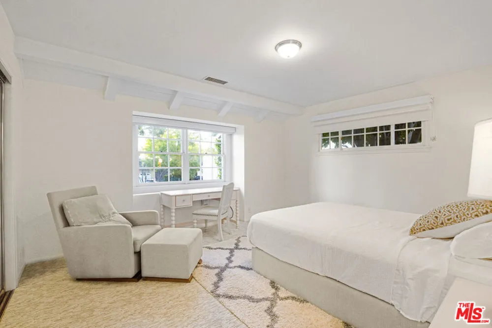 3690 Crownridge Drive Sherman Oaks, CA 91403