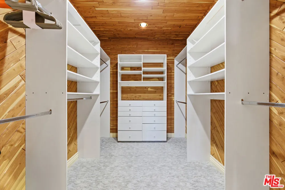 3690 Crownridge Drive Sherman Oaks, CA 91403