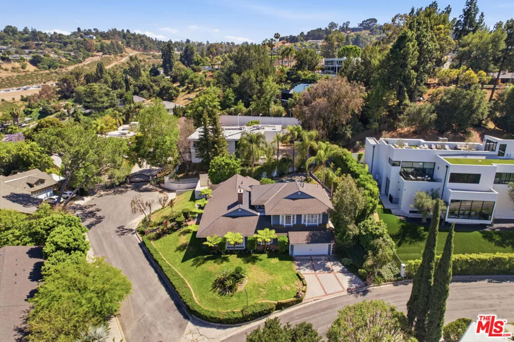 3690 Crownridge Drive Sherman Oaks, CA 91403