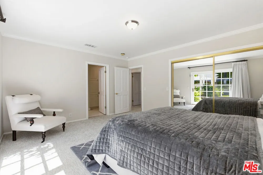 3690 Crownridge Drive Sherman Oaks, CA 91403
