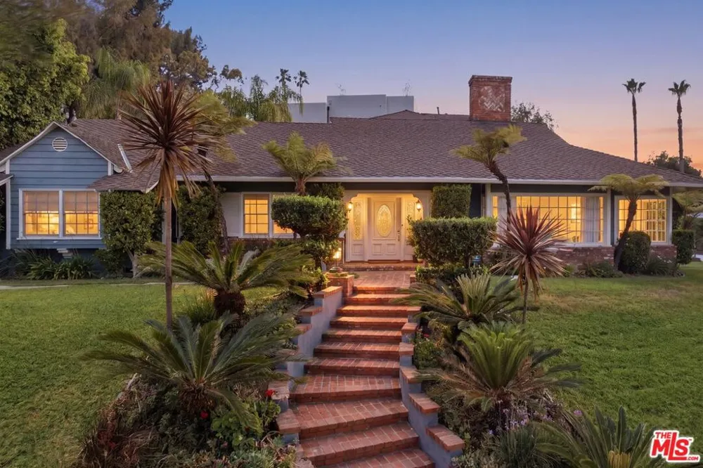 3690 Crownridge Drive Sherman Oaks, CA 91403