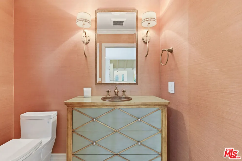 3690 Crownridge Drive Sherman Oaks, CA 91403