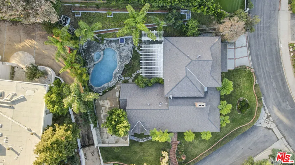 3690 Crownridge Drive Sherman Oaks, CA 91403