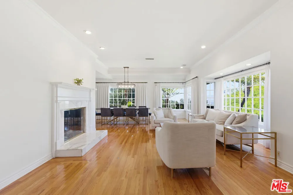 3690 Crownridge Drive Sherman Oaks, CA 91403