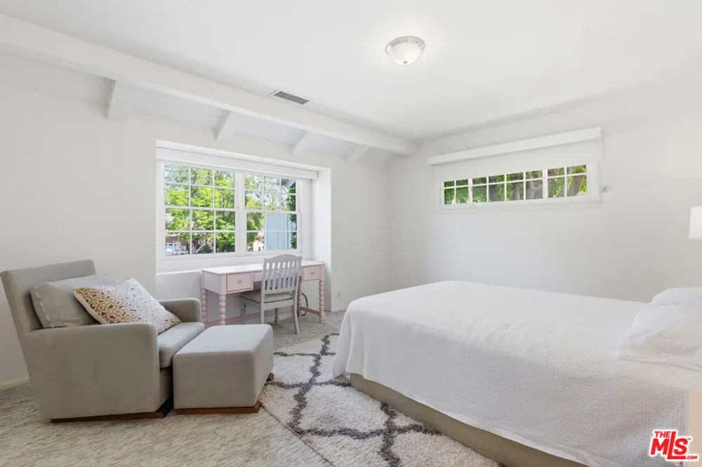 3690 Crownridge Drive Sherman Oaks, CA 91403