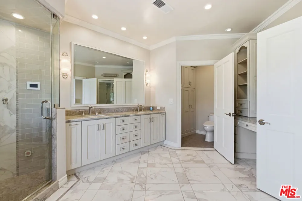 3690 Crownridge Drive Sherman Oaks, CA 91403