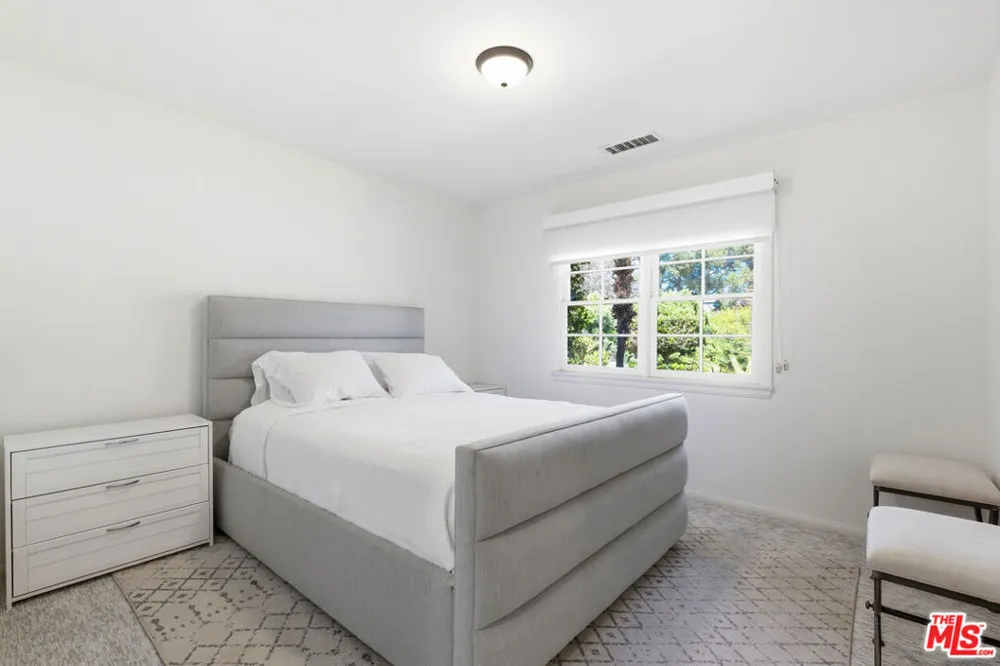 3690 Crownridge Drive Sherman Oaks, CA 91403