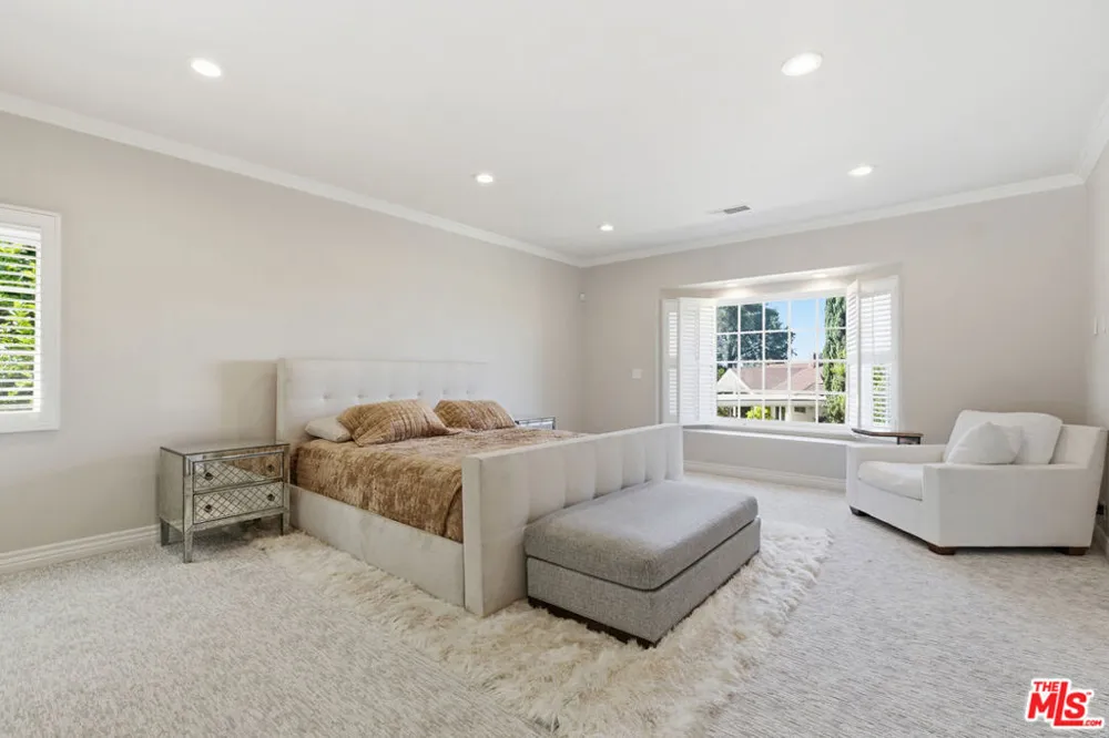 3690 Crownridge Drive Sherman Oaks, CA 91403